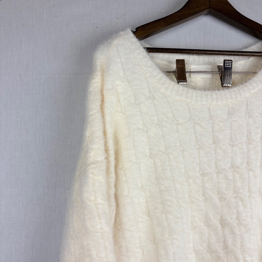 Cyrus Womens Ivory Cable Knit Fuzzy Eyelash Short Sleeve Scoop Neck Sweater - Picture 3 of 13